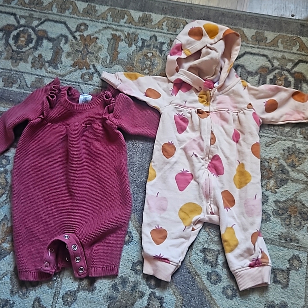 2 carters newborn rompers